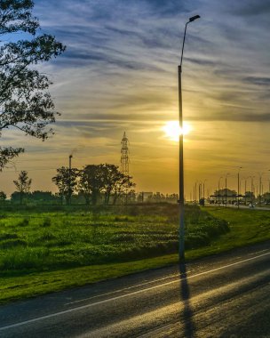 Yüksek karşıtlık günbatımı siluet alan sahne boş otoyol Uruguay