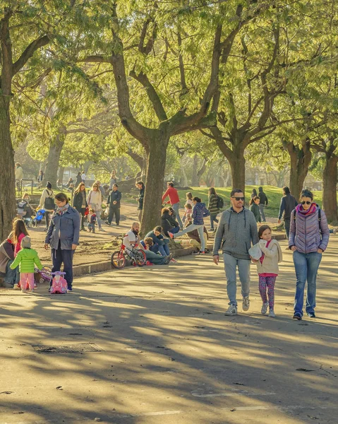 Montevideo Uruguay Septiembre 2018 Gente Disfrutando Primavera Día Soleado Parque —  Fotos de Stock