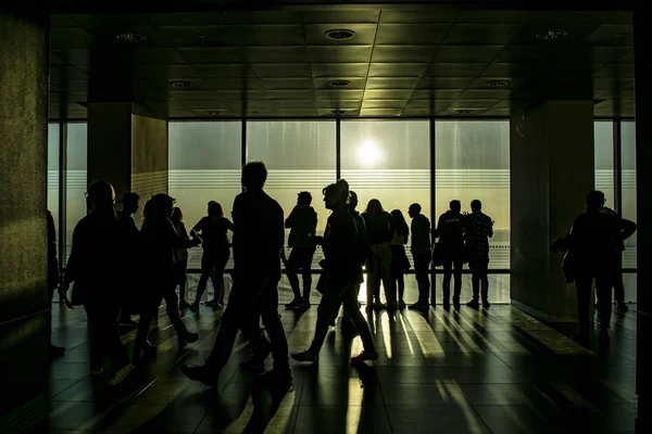 Grupp Människor Titta Vyn Över Staden Antel Tower Viewpoint Staden — Stockfoto