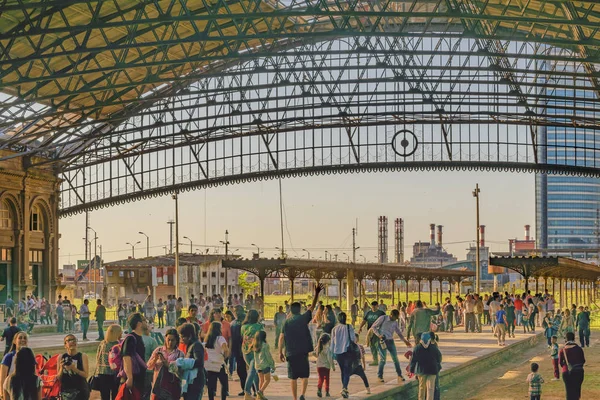 Montevideo Uruguay Lokakuu 2018 Yleisö Nauttii Kulttuuriperintöpäivästä Hylätyllä Vanhalla Rautatieasemalla — kuvapankkivalokuva