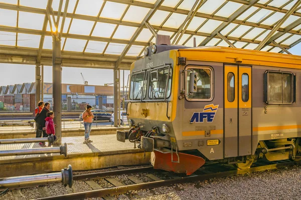 Montevideo Uruguay Oktober 2018 Trein Geparkeerde Mensen Afe Treinstation Stad — Stockfoto