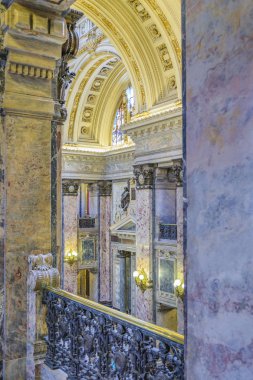 Neoklasik tarzı iç hall ayrıntı yasama gücünü Sarayı Uruguay.