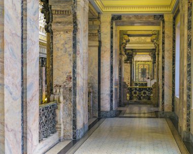 Montevideo, Uruguay, Ekim - 2018 - neoklasik tarzı iç koridor ayrıntı yasama gücünü Sarayı Uruguay.