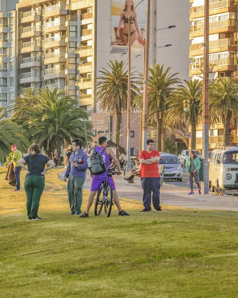 2018 沿岸の夏の都市の日のシーンをモンテビデオ ウルグアイ ウルグアイ モンテビデオ市で — ストック写真