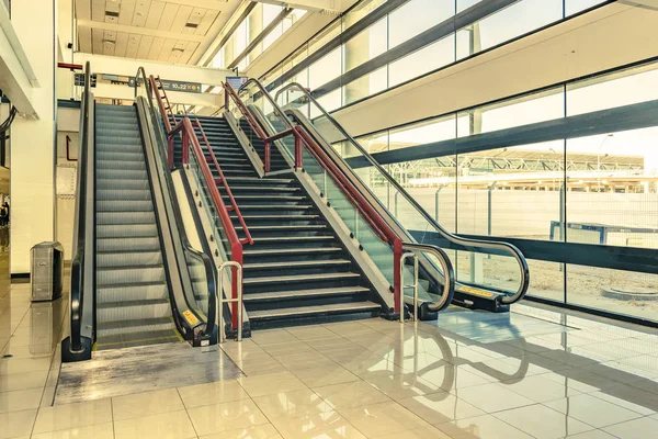 Mechanikai Normál Lépcsők Onterior Nézd Modern Épület — Stock Fotó