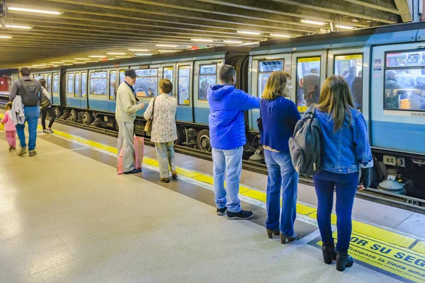 Santiago Chile Chili Mai 2018 Personnes Qui Attendent Train Métro — Photo