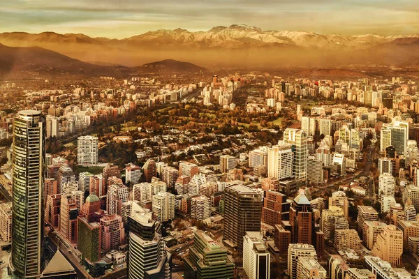 Santiago de chile şehir san cristobal hill bakış açısından havadan görünümü.