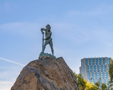Mapuçe savaşçı heykel santa lucia Hill, parklarda santiago de chile şehrinin en ziyaret etti
