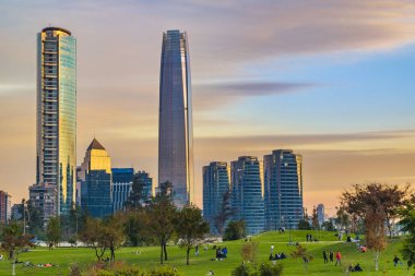 Cityscape mdoern finansal bölge santiago de chile şehir görünümünü.