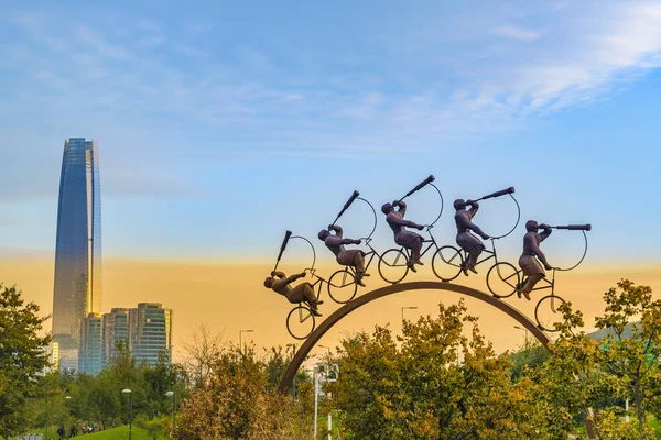 Santiago De Chile, Mayıs 2018 - La busqueda hernan puelma scuplture 200. yıl parkında, Santiago de Chile City.