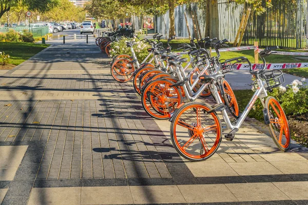 Bicicletas Estacionadas, Distrito de Las Condes, Santiago do Chile — Fotografia de Stock