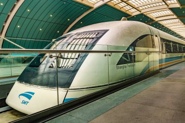 Maglev tren istasyonunda Park