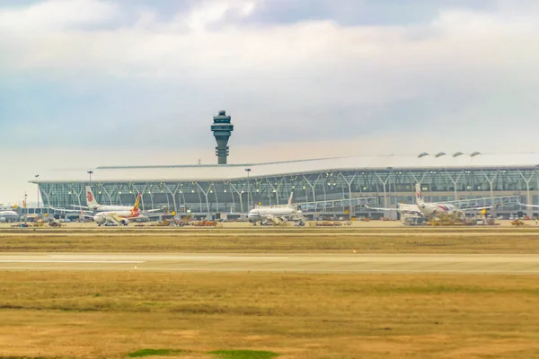 Аеропорт Шанхай Пудун, Чіна. — стокове фото