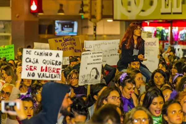 Marsch zum internationalen Frauentag, montevideo, uruguay — Stockfoto