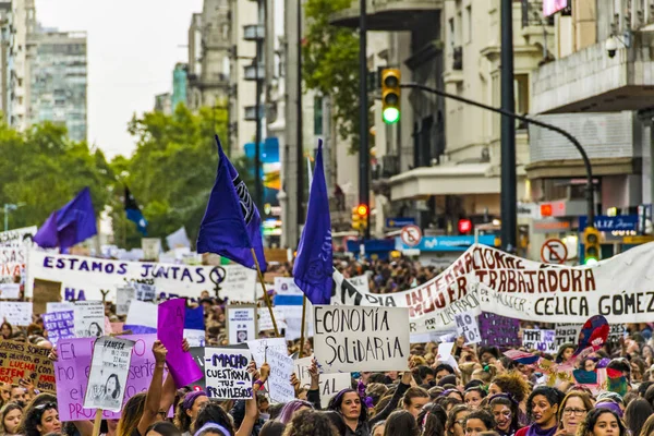 Marsch zum internationalen Frauentag, montevideo, uruguay — Stockfoto