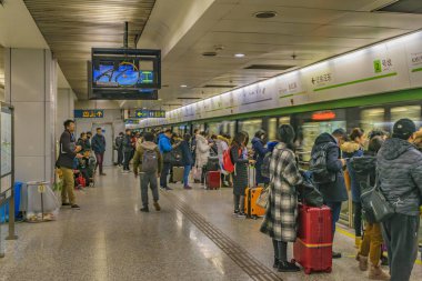 Tren, metro, Shanghai, Çin için bekleyenler