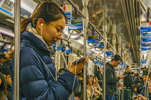Метро поїзд інтер'єр, Шанхай, Китай — стокове фото
