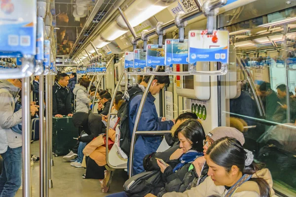 Subway Train interiör, Shanghai, Kina — Stockfoto