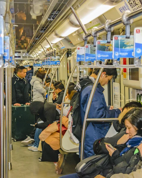 Subway Train interiör, Shanghai, Kina — Stockfoto