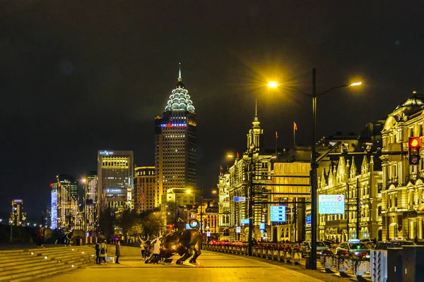 Cena noturna urbana no The Bund, Xangai, China — Fotografia de Stock