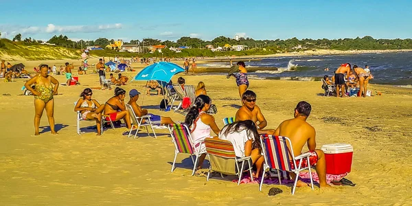 Pessoas em Praia, Canelones, Uruguai — Fotografia de Stock
