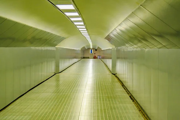 Töm moderna Tunnel promenad, Shanghai, Kina — Stockfoto