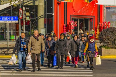 People Crossing Street, Şanghay, Çin