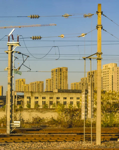 Immeubles d'appartements Train Point de vue, Shanghai, Chine — Photo