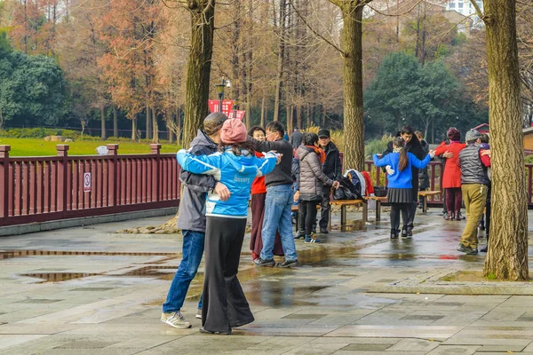 公園で踊る人々, 上海, 中国 — ストック写真
