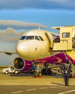 Osaka Airport park edilmiş uçak, Japonya
