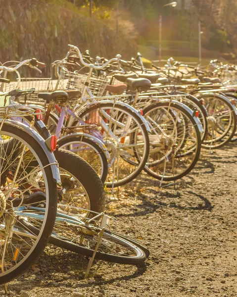 Geparkte Fahrräder, osaka, japan — Stockfoto