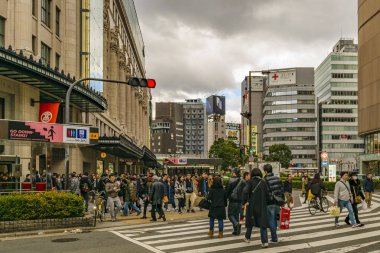 Kalabalık Şehir Sahnesi, Osaka - Japonya