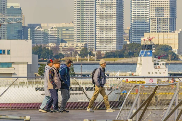 横浜湾の観光客 — ストック写真