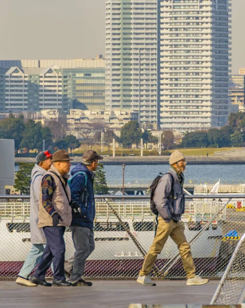 横浜湾の観光客 — ストック写真