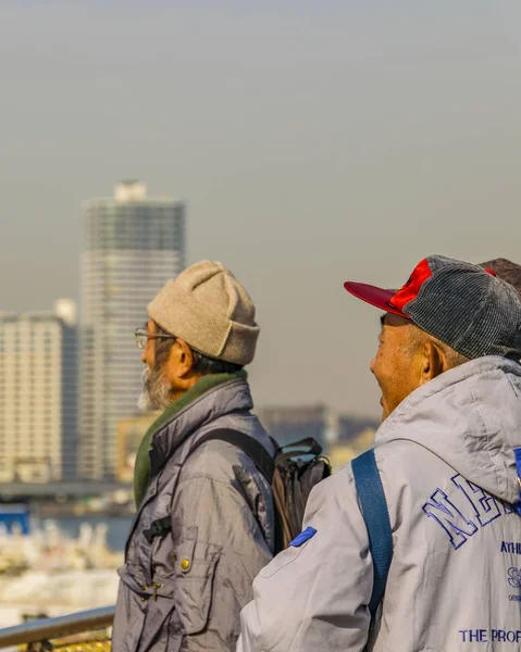 Touristen in der Yokohama-Bucht, Japan — Stockfoto