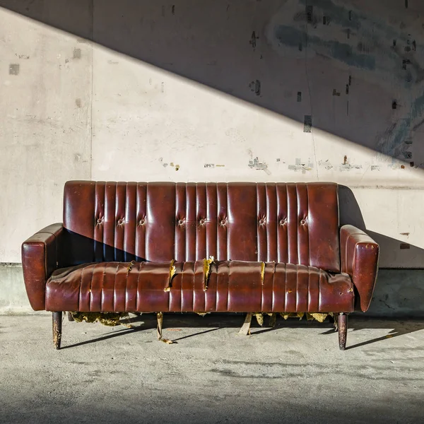 Sillón de cuero en la calle, Matsumoto, Japón —  Fotos de Stock