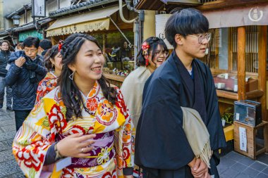 Geleneksel Kostümlü Japon Genç Çift, Kyoto, Japonya
