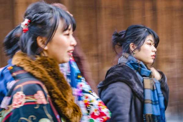 Mulheres Japonesas Elegantes Caminhando, Kyoto, Japão — Fotografia de Stock
