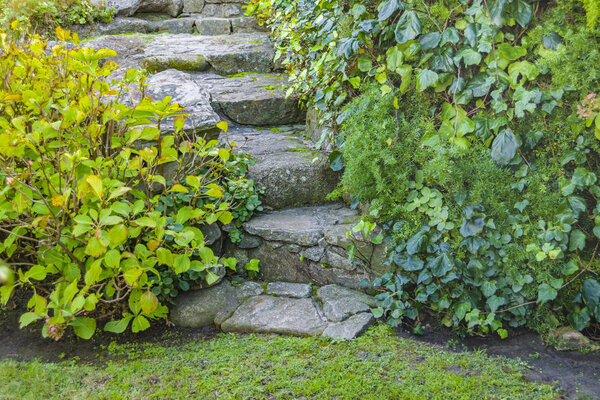 Rustic Style Front House Garden