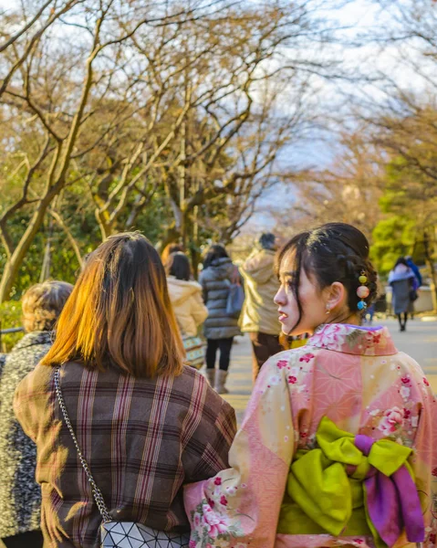 Люди, які ходять в парк, Кіото, Японія — стокове фото