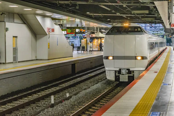 Trein aankomst op station, Kyoto, Japan — Stockfoto