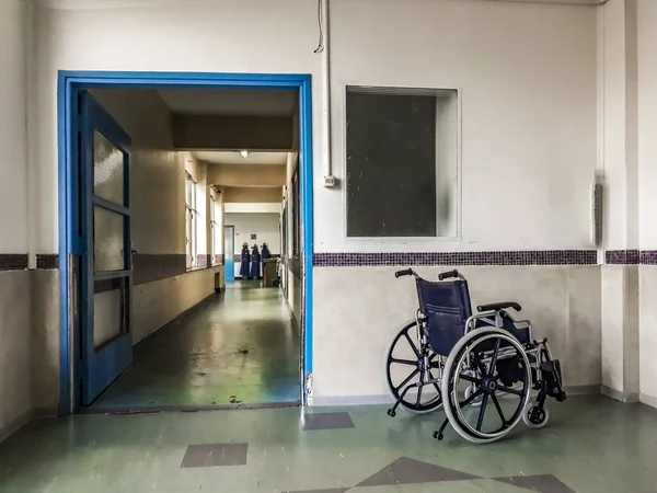 Коляска в больничном холле, Монтевидео, Уругвай — стоковое фото
