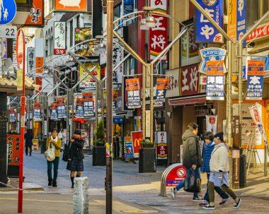Kalabalık Kentsel Ticaret Sahnesi, Kanagawa, Japonya