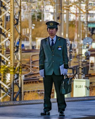 Tren İstasyonu'nda Tranportation Officer, Tokyo, Japonya