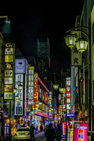 Distrito de Shinjuku Urban Night Scene, Tóquio, Japão — Fotografia de Stock