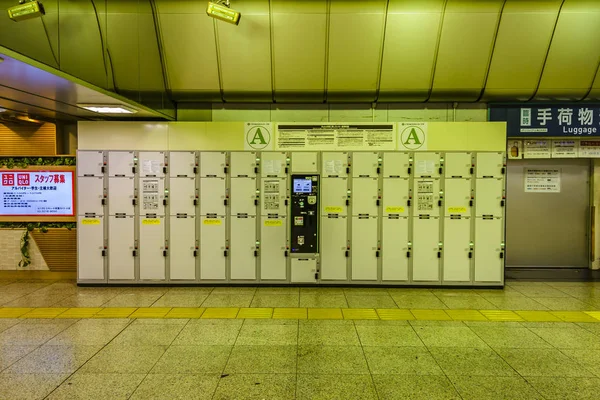 Zamykane szafki w: Tokyo, Station, Japan — Zdjęcie stockowe