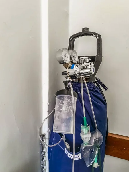 Цистерна с кислородом в больничной палате, Монтевидео, Уругвай — стоковое фото