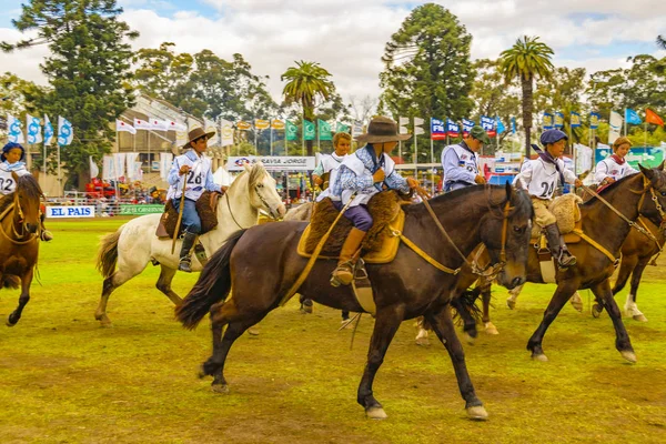 Concours d'équitation pour adolescents et enfants, Exposition rurale, Montevideo , — Photo