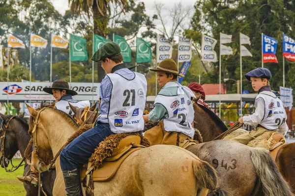 Concours d'équitation pour adolescents et enfants, Exposition rurale, Montevideo , — Photo