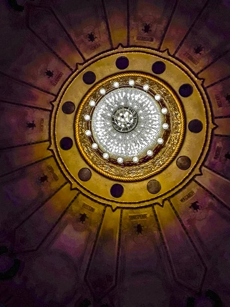 Low Angle Shot Ornate Ceiling — Stock Photo, Image